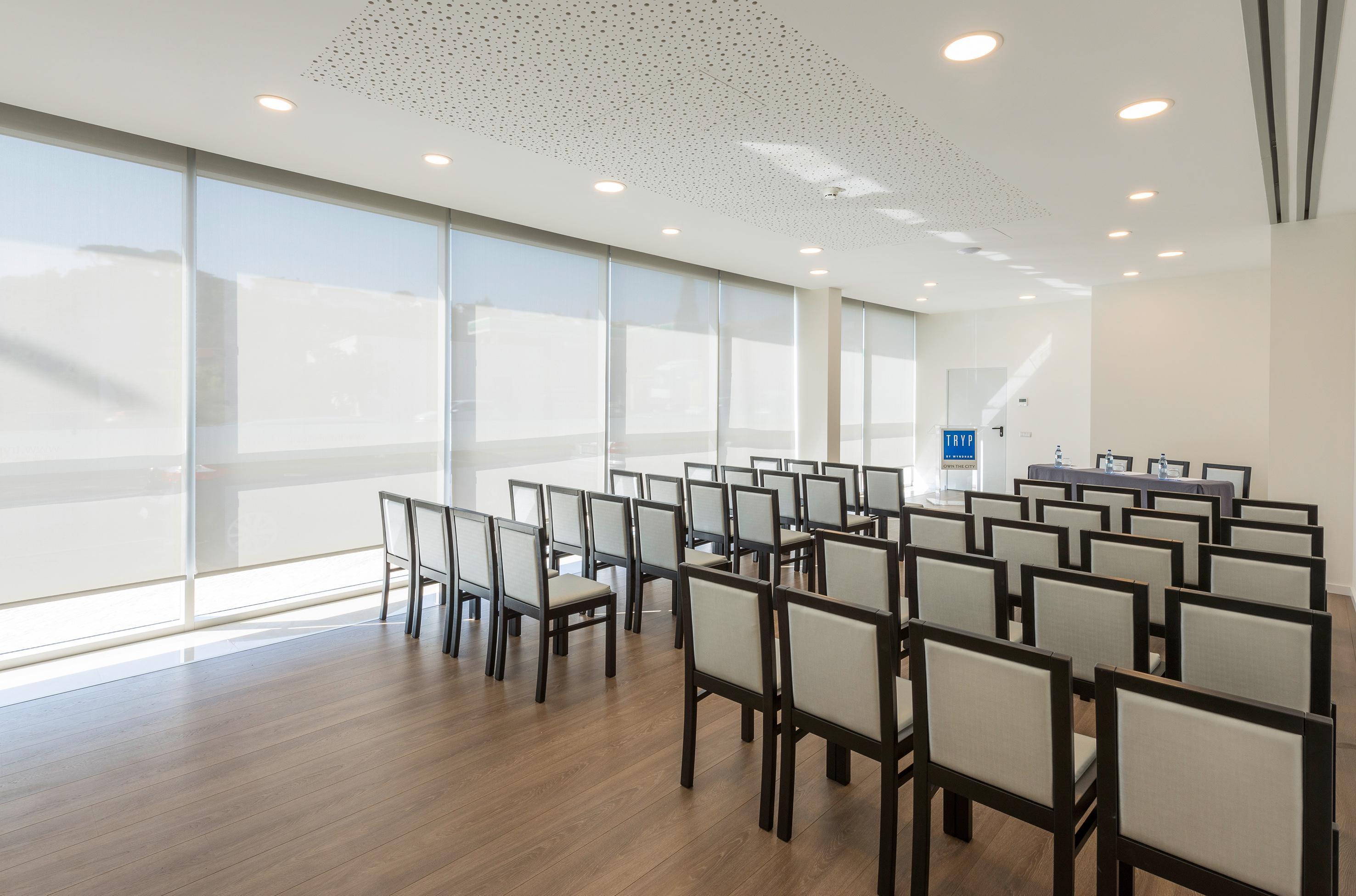 Tryp By Wyndham Leiria Hotel Ngoại thất bức ảnh