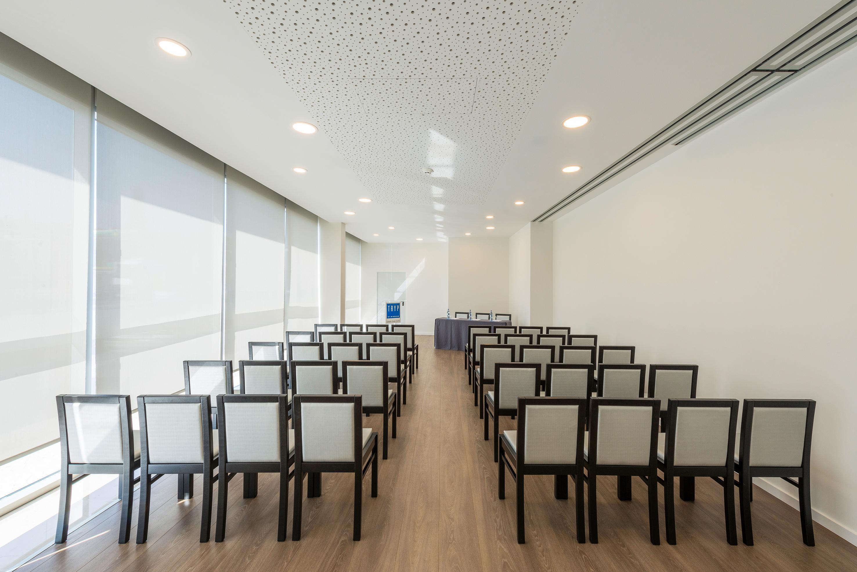 Tryp By Wyndham Leiria Hotel Ngoại thất bức ảnh